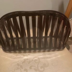 Henri bendel make up case